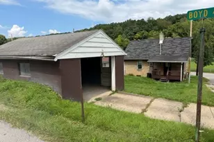 301 Patterson Ave, Beaver Falls, PA 15010 - Photo 3
