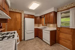 4557 Mapledale Dr, Homestead, PA 15120 - Photo 5