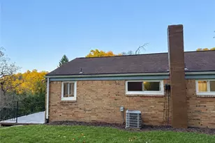 2007 Hillcrest St, Bethel Park, PA 15102 - Photo 29
