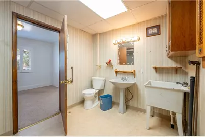 511 Lewis Ave, Jeannette, PA 15644 - Photo 13