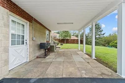 1048 Kentucky Blue Dr, West Mifflin, PA 15122 - Photo 9