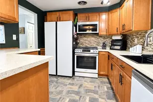 270 Castle Dr, West Mifflin, PA 15122 - Photo 5