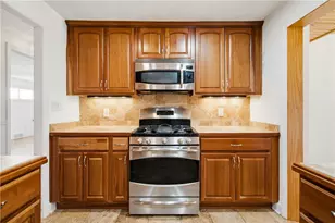 787 Lindsay Rd, Scott Township, PA 15106 - Photo 9