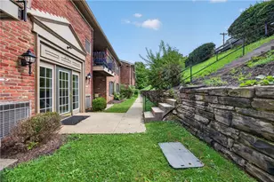 1070 Chatham Park Dr, Scott Township, PA 15216 - Photo 33