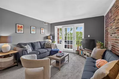 1070 Chatham Park Dr #C, Scott Township, PA 15216 - Photo 5