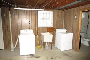 408 Indiana Ave, Farrell, PA 16121 - Photo 27