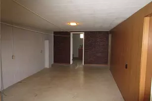 408 Indiana Ave, Farrell, PA 16121 - Photo 23