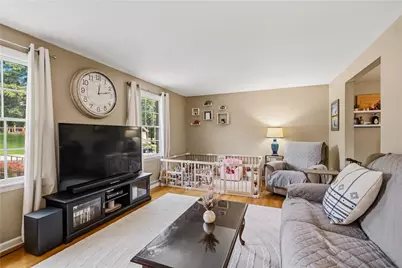 137 Windsor Dr, Hempfield Township, PA 15642 - Photo 7