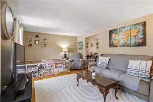 137 Windsor Dr, Hempfield Township, PA 15642 - Photo 9