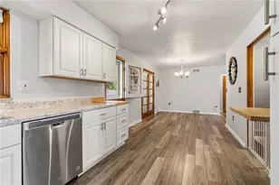 294 Hillcrest Cir, Ross Twp, PA 15237 - Photo 9