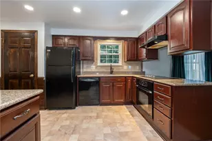 224 Lakeside Dr, Robinson Twp, PA 15136 - Photo 13