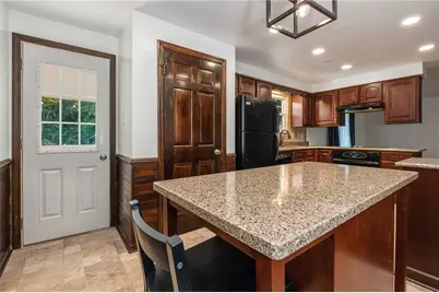 224 Lakeside Dr, Robinson Twp, PA 15136 - Photo 11