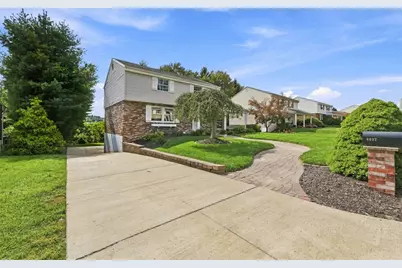 4027 Crabapple Dr, Kennedy Township, PA 15136 - Photo 3