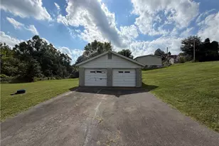 3031 W Crawford Ave, Dunbar Township, PA 15425 - Photo 5