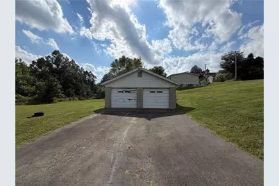 3031 W Crawford Ave, Dunbar Township, PA 15425 - Photo 5