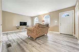 7326 Green Meadow Dr, Imperial, PA 15126 - Photo 5