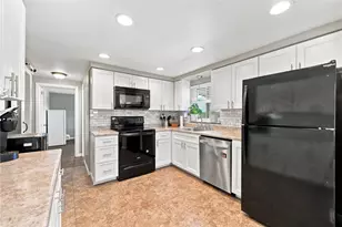 1152 Skyline Dr, Hempfield Township, PA 15601 - Photo 5
