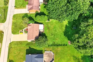 29 Lakeview Dr, Carroll Twp, PA 15063 - Photo 7