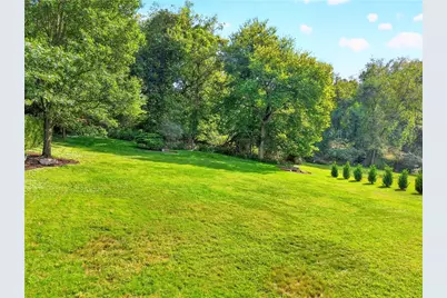 29 Lakeview Dr, Carroll Twp, PA 15063 - Photo 9