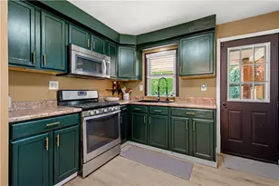 2810 Economy St, Harmony Township, PA 15003 - Photo 7