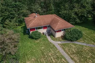 194 Woodridge Dr, Brighton Township, PA 15009 - Photo 3