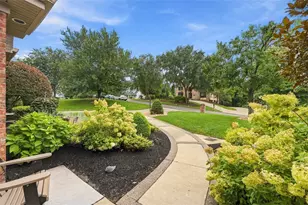 101 Trenton Cir, Peters Township, PA 15317 - Photo 3
