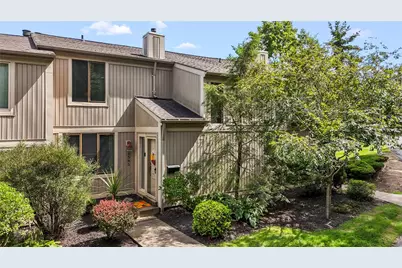 1585 Pineview Dr, Pittsburgh, PA 15241 - Photo 1
