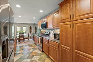1585 Pineview Dr, Pittsburgh, PA 15241 - Photo 5