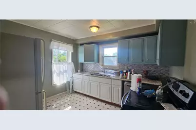 425 E Garfield Ave, New Castle, PA 16105 - Photo 13
