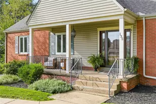 135 Derwent Dr, Ross Twp, PA 15237 - Photo 3