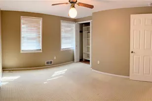5176 Janie Dr, Pittsburgh, PA 15227 - Photo 9