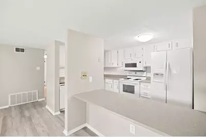 8005 Revere Pl, Hopewell Township, PA 15001 - Photo 7
