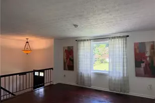 577 Surfside Dr, Pittsburgh, PA 15239 - Photo 3
