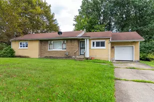 98 Capitol Ct, Farrell, PA 16121 - Photo 1