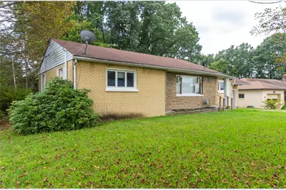 98 Capitol Ct, Farrell, PA 16121 - Photo 3
