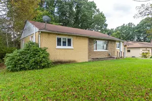 98 Capitol Ct, Farrell, PA 16121 - Photo 3
