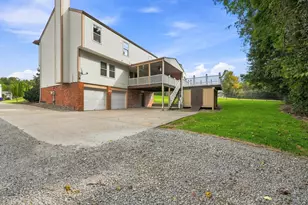 305 Farmcrest, North Fayette, PA 15071 - Photo 3