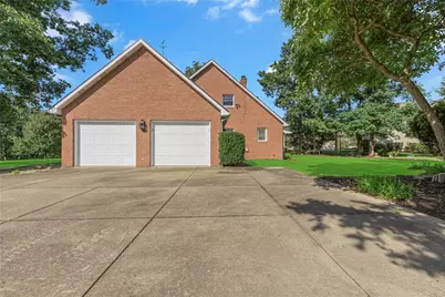 139 Radcliff, Center Township, PA 15001 - Photo 37