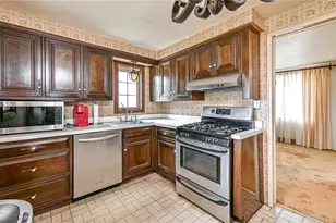 105 Orchard Spring Rd, Scott Township, PA 15220 - Photo 19