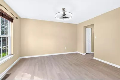 1811 Pioneer Dr, Pittsburgh, PA 15143 - Photo 3