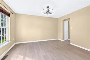 1811 Pioneer Dr, Pittsburgh, PA 15143 - Photo 3