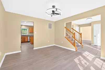 1811 Pioneer Dr, Pittsburgh, PA 15143 - Photo 5