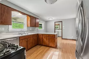 1349 Sturdy Oak Dr, Scott Township, PA 15220 - Photo 15