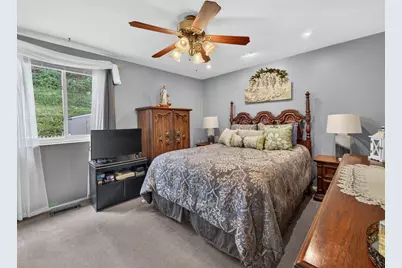 1224 Armstrong Dr, South Park, PA 15129 - Photo 15
