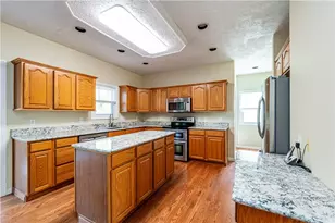 810 Stonebridge Dr, Hempfield Township, PA 15601 - Photo 17