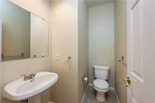810 Stonebridge Dr, Hempfield Township, PA 15601 - Photo 11