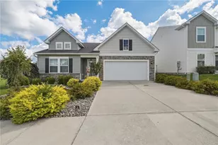 1040 Colonial Dr, Uniontown, PA 15401 - Photo 1