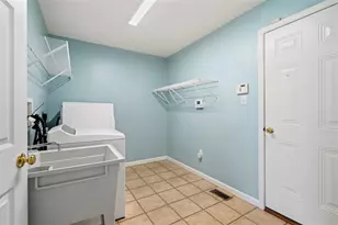328 Aberdeen Dr, Pittsburgh, PA 15239 - Photo 15
