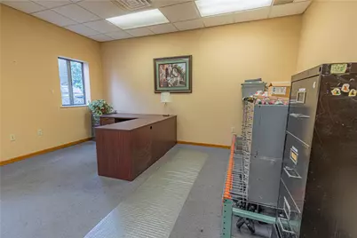 703 Commerce Ave, Shenango Township, PA 16101 - Photo 11