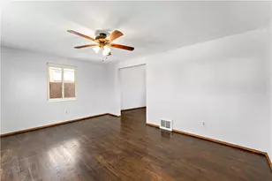 386 Princeton Dr, Pittsburgh, PA 15235 - Photo 5